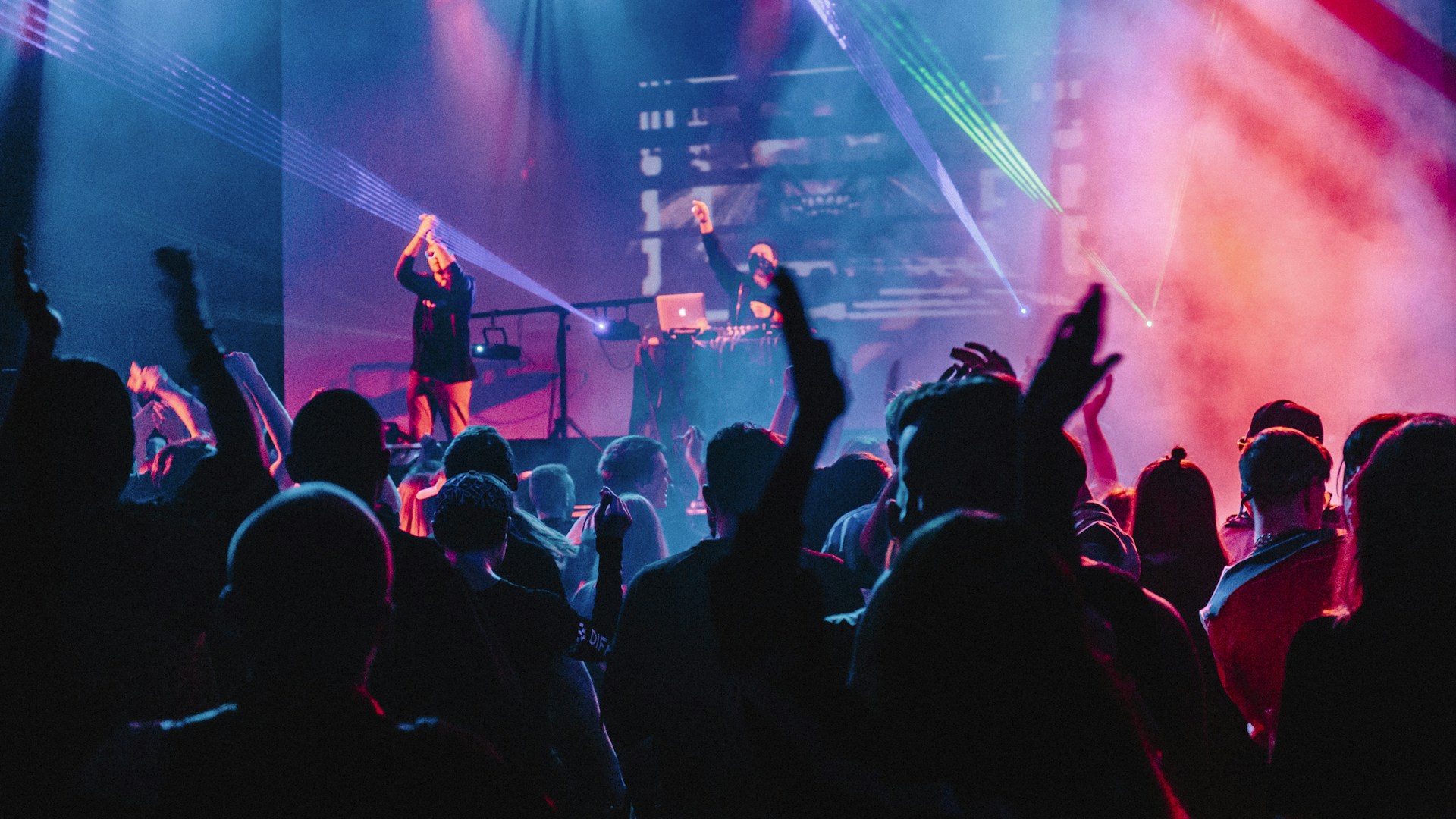 DJ, fotografové a kameramani